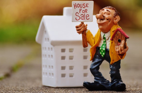 From Listing to Closing: Key Tips for Selling Your Home